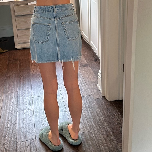 Jean denim mini skirt. Perfect for summer! Light blue. - Picture 2 of 4